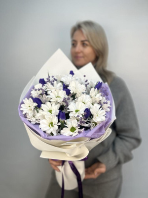 Букет"Садовая лёгкость" с хризантемой