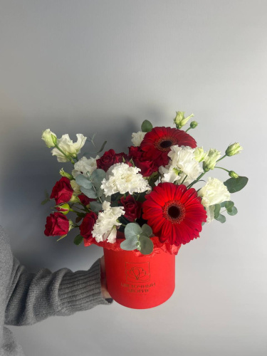 Композицтя" Вырази чувства" с герберами